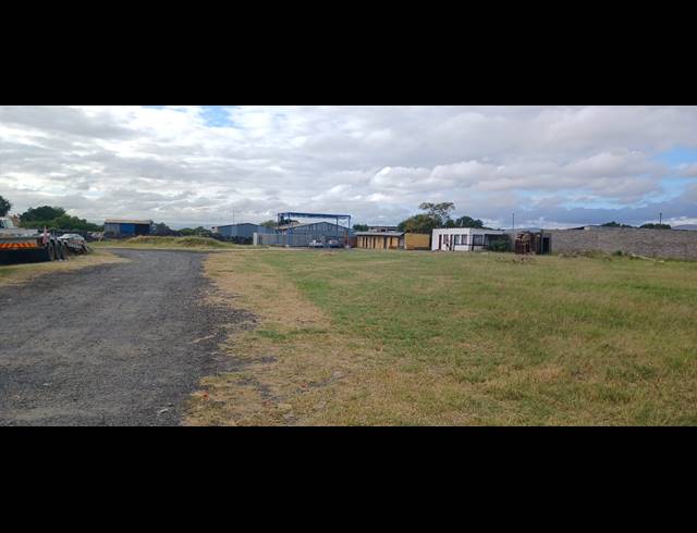1,939M² WAREHOUSE FOR SALE IN TLHABANE